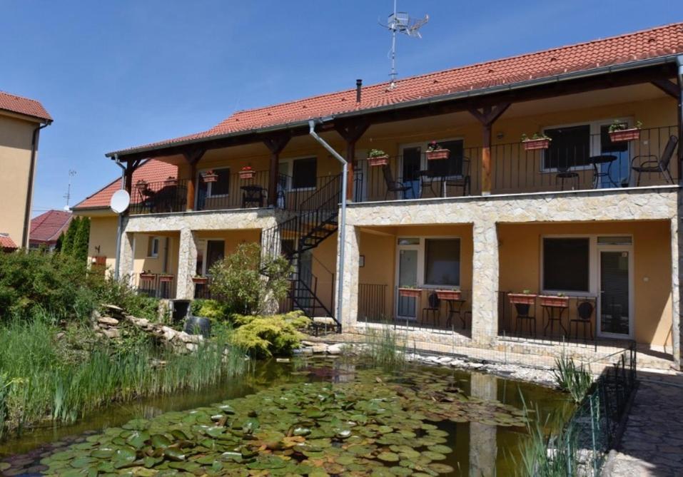 Penzion Julia Dunajská Streda Buitenkant foto